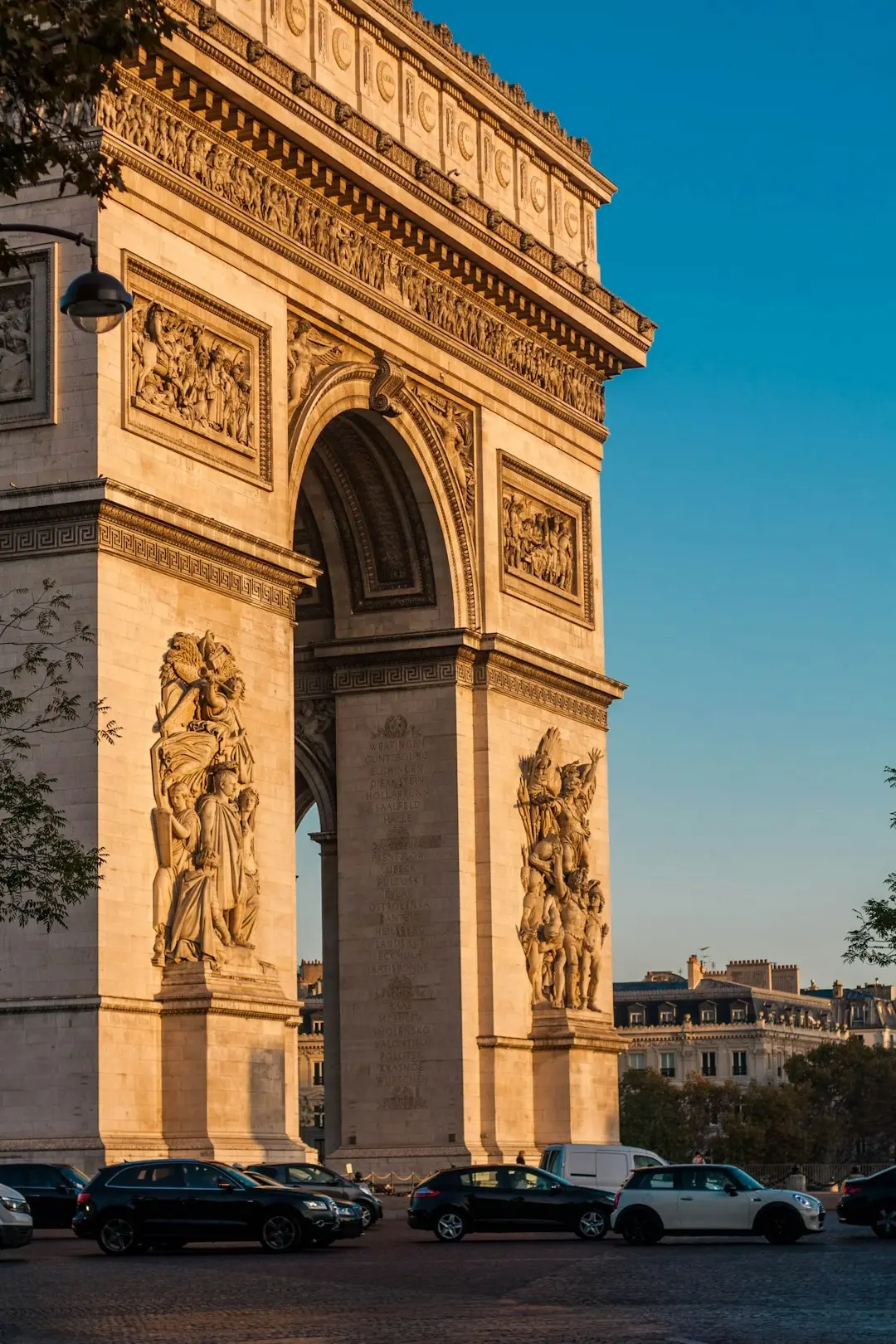 Summer Club – Champs-Élysées Rooftop Network Collaborate & Create Impact. 🧩🤝🍹🏛️