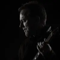 Kiefer Sutherland: Short Intimate Set + Signing