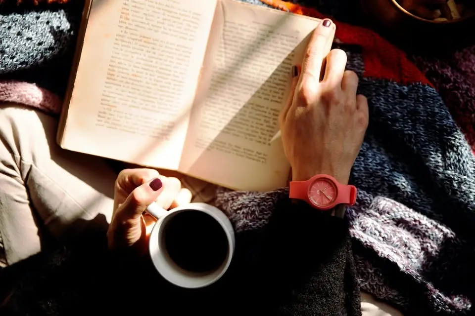 Silent book club