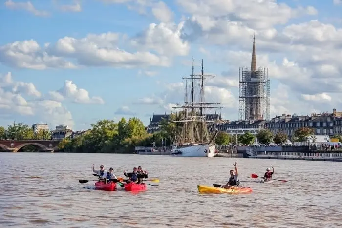 La Traversée de Bordeaux à la rame
