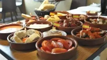 NOS VAMOS DE TAPEO Y VINITOS POR OPERA y LUEGO TARDEO 😀🍷