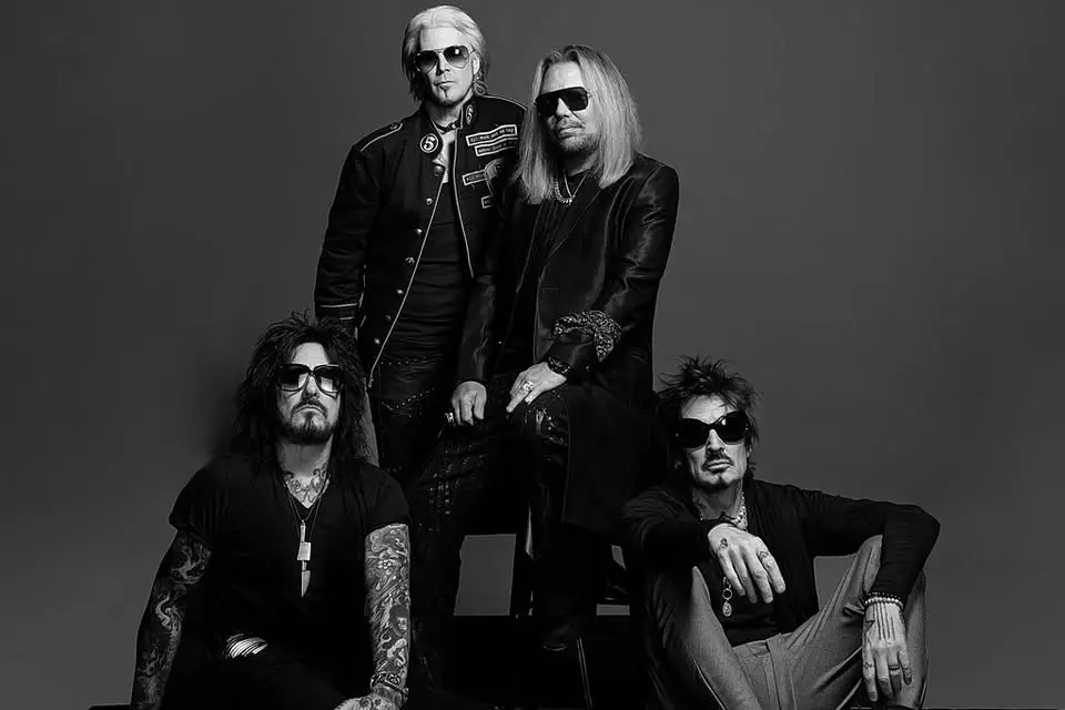 Motley Crue - The Return Of The Carnival Of Sins
