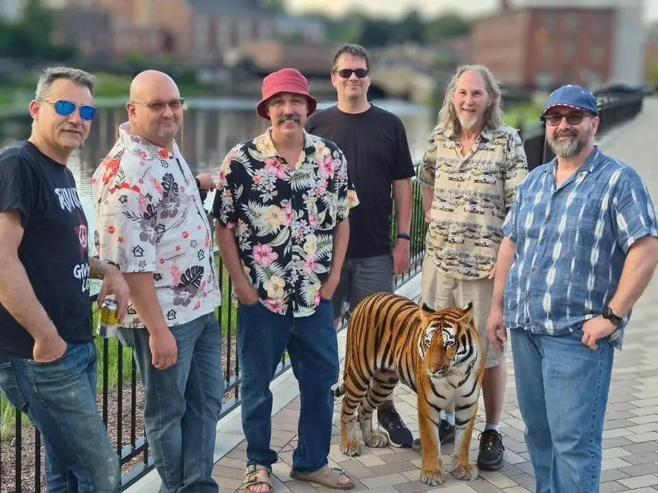 Folk festival weekend Sunday!  The big damn band
