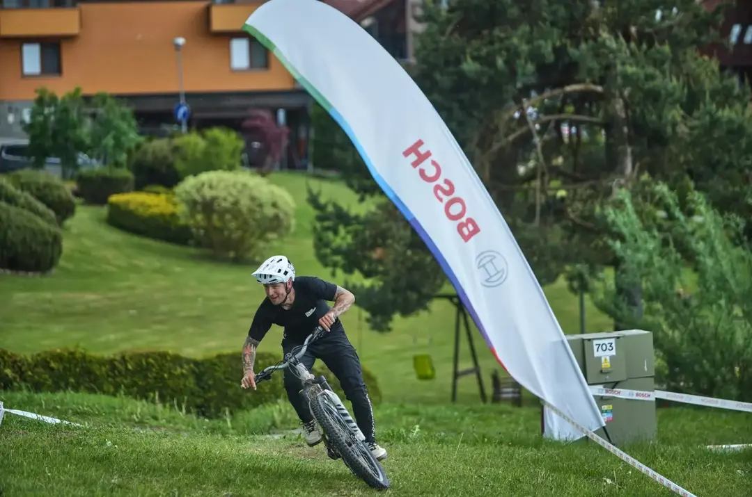 Závody na elektrokolech pro veřejnost