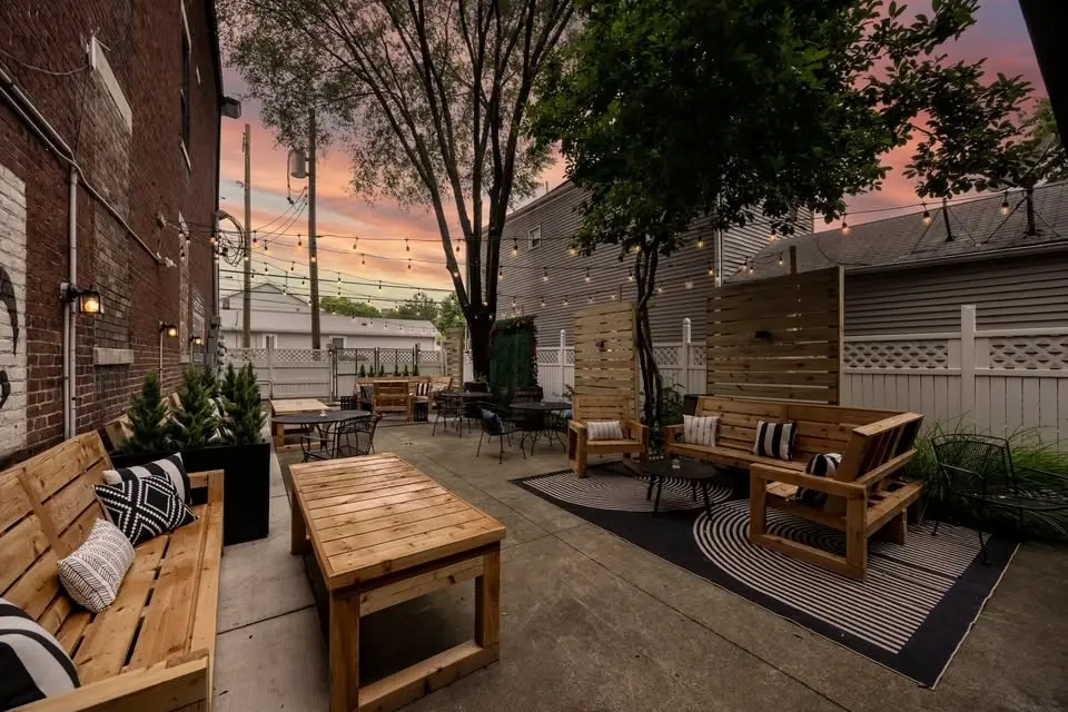The Louis-X Wednesday Experience: Bourbon, Brews & Bites
