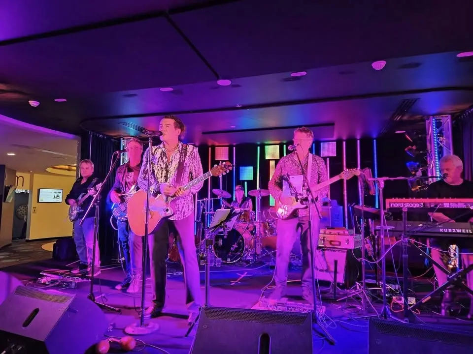 Off The Grid LIVE at Currumbin RSL!