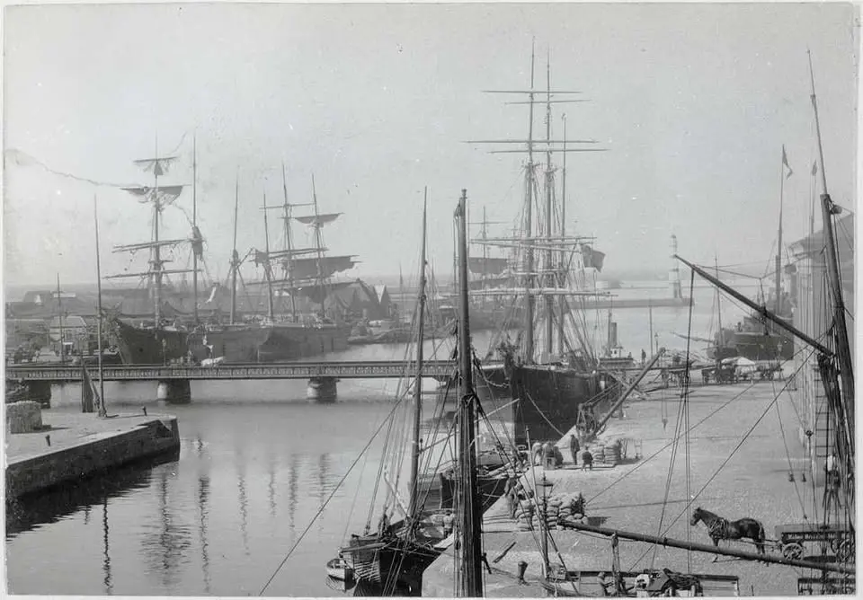 Från Amalthea till Yarden - historisk stadsvandring om arbetare och aktivister i hamnen