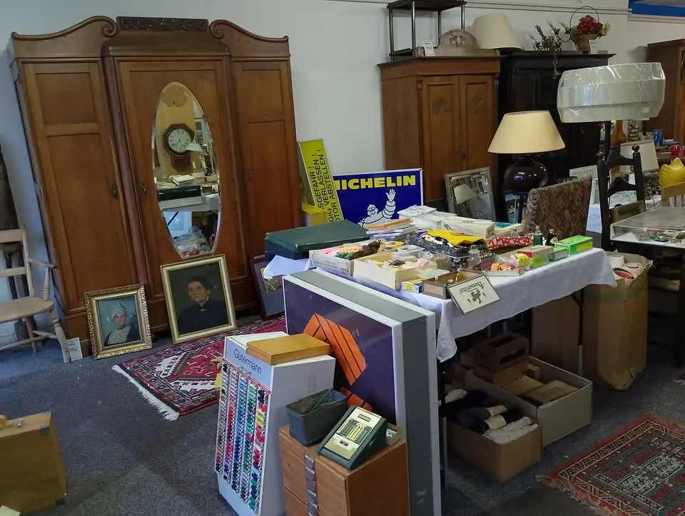 FLOHMARKT ANTIKES VINTAGE TRÖDEL UND MEHR SAMSTAG 18.07.2026