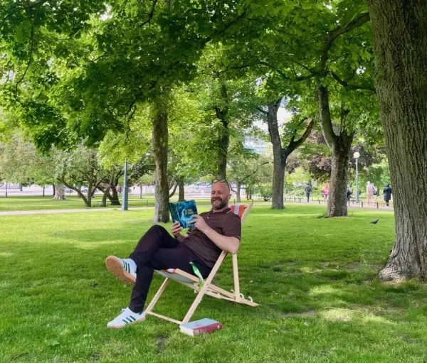 Dikter under trädet