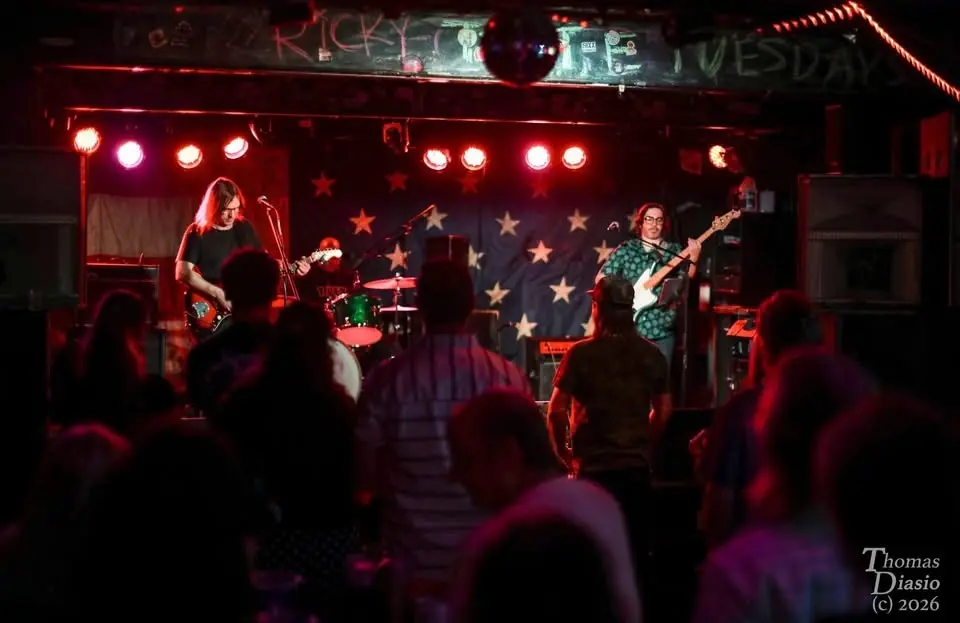 Lolas live at Fun House!