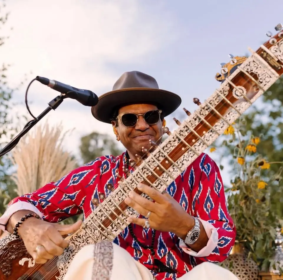 Ronobir Lahiri Hip-Hop Sitar 🌺 Chapel of the Flowers