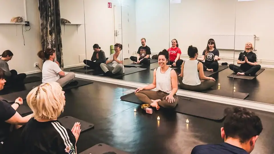 Vänskapsyoga med Hej Främling! 