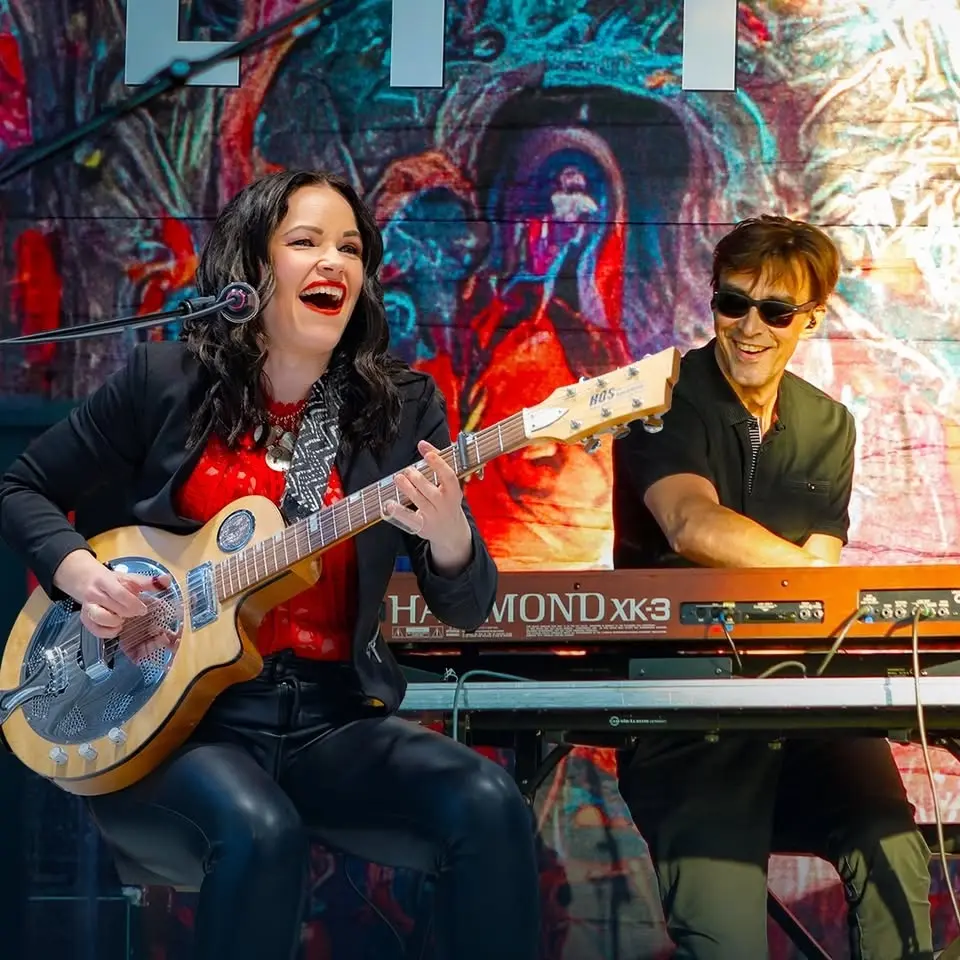 Taustatarinaklubi: Erja Lyytinen & Harri Taittonen Duo 13.9.