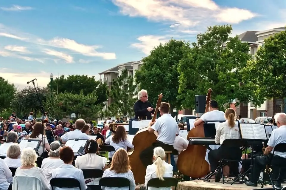 Dakota Valley Symphony and Chorus at the Eagan Rotary Bandshell
