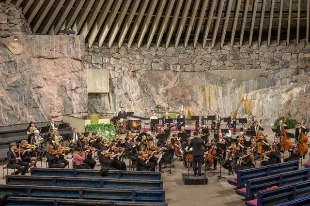 Helsinginkadun Filharmonikot: Uudesta maailmasta