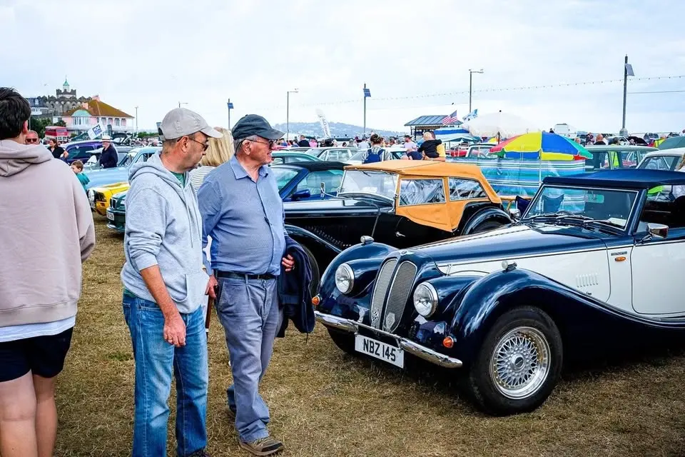 ENGLISH RIVIERA CLASSIC CAR SHOW