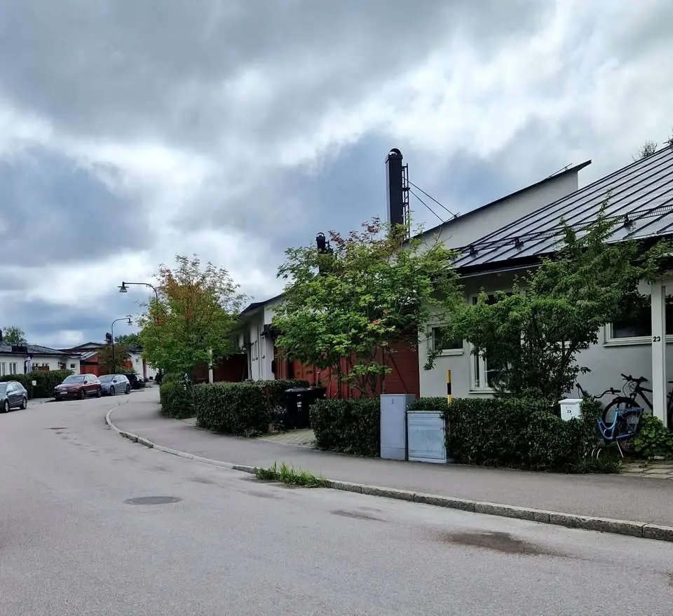 Vårloppis på Kvickensvägen, Farsta
