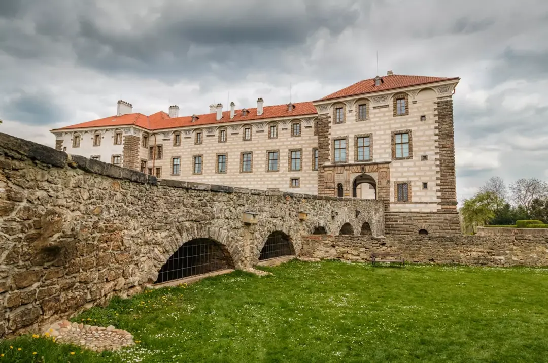Tajemství sklepa a půdy na zámku Nelahozeves