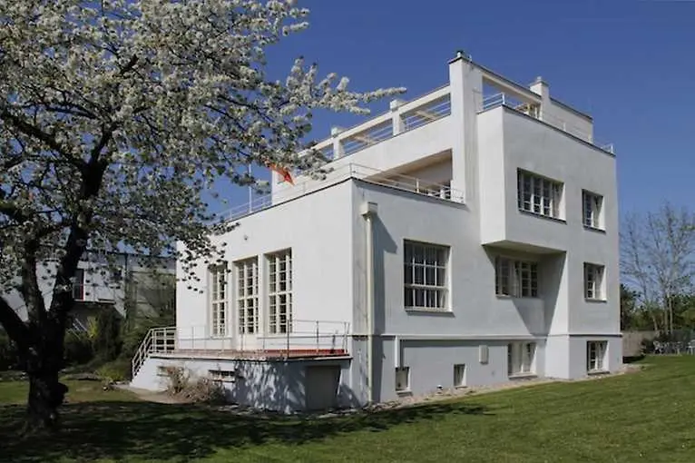 English guided tour of Winternitz Villa