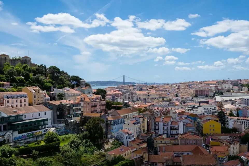 Solo travellers: casual hangout in Lisbon (4pm)