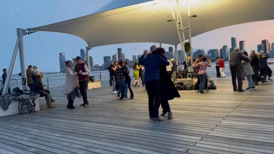 TriANGulO at Pier 45