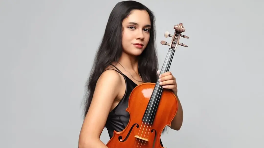 Viola Unbound: Cassandra Teissedre & friends from France. Series by Justina la Cour