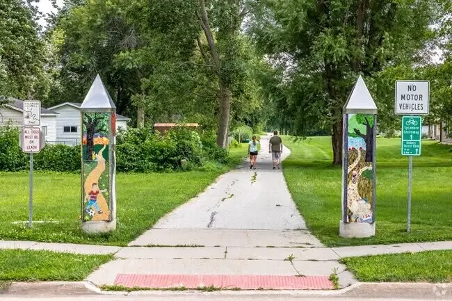 Neighborhood Walk on the Sycamore Greenway
