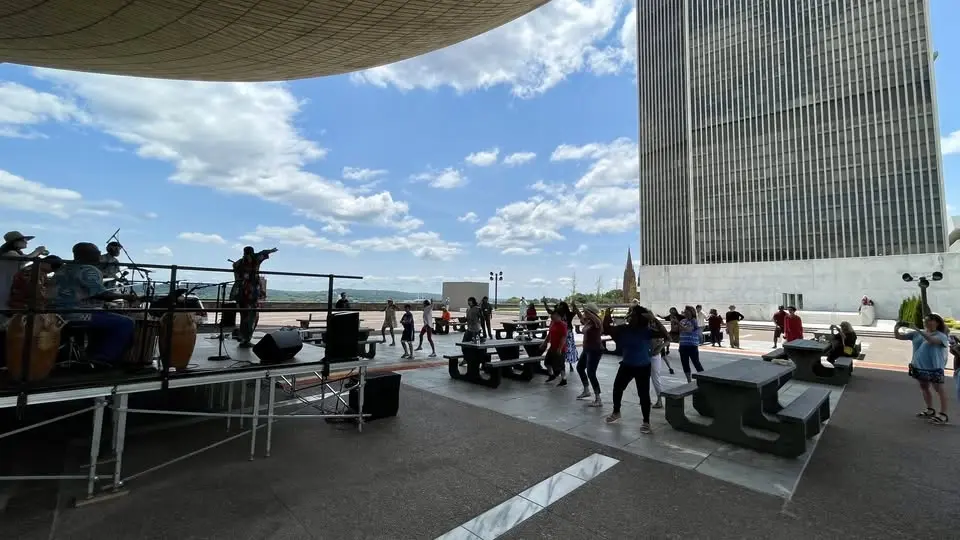 Deb Zep Performs at the Lunchtime Music Series | Presented by M&T Bank