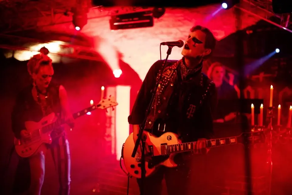 RABENGOTT live im b-hof