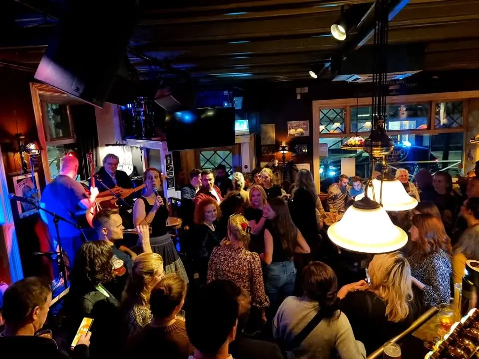 Pub-takeover - Irish Dance 