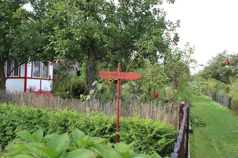 A walk through the Gardening Village of Ořechovka