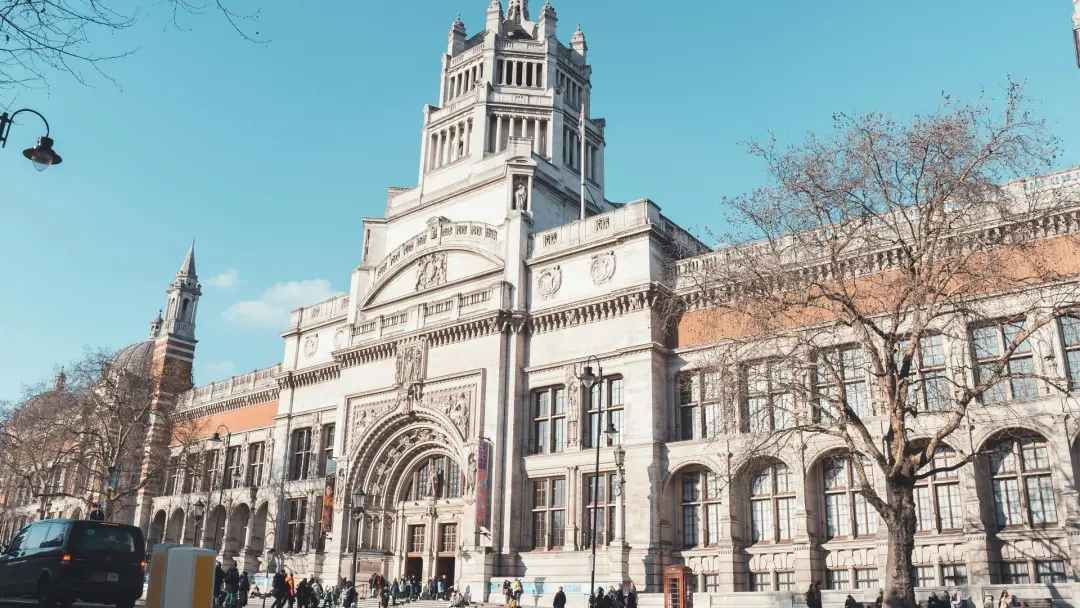 MUSEUM LATES FOR DATES: Straight & LGBTQIA+ singles night | V&A Museum