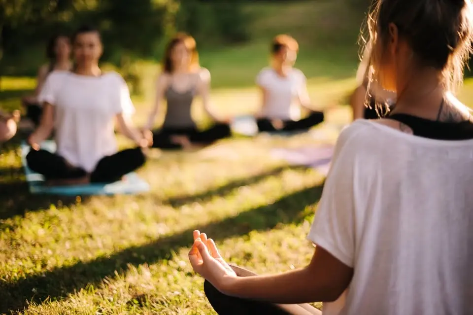 Utomhusyoga i Stureby