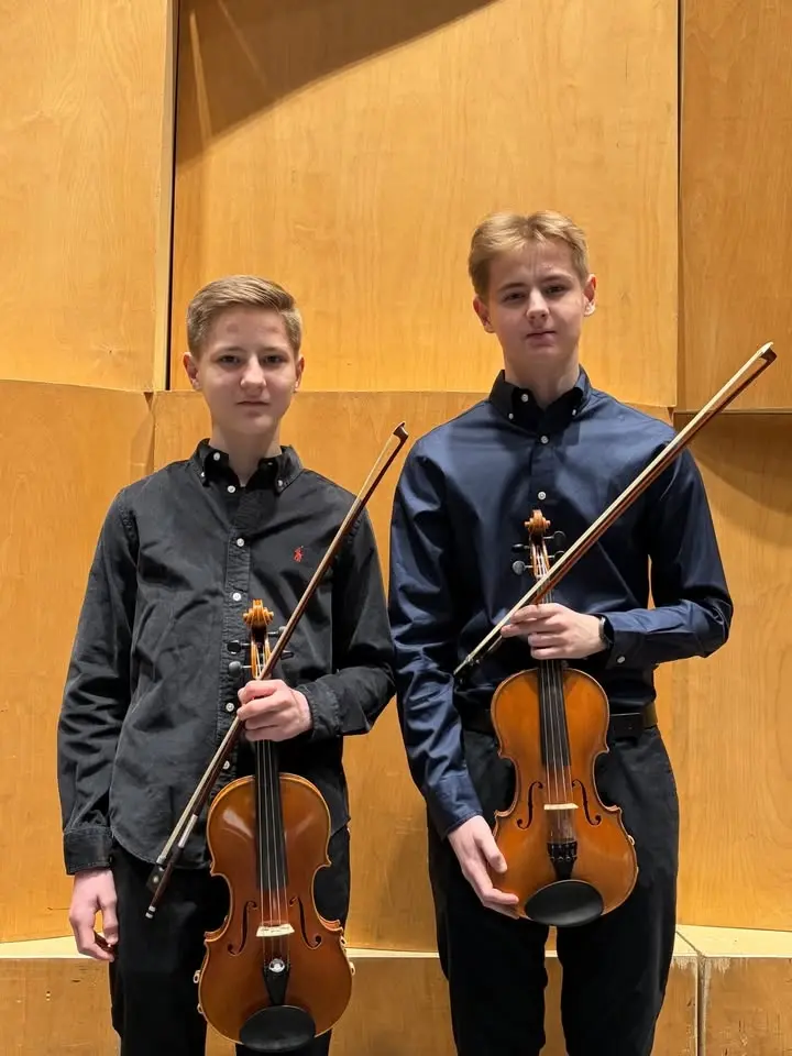 Lunchmusik i S:ta Gertruds kyrka: "Klassisk musik på violin"-Erik och Oskar Elofsson