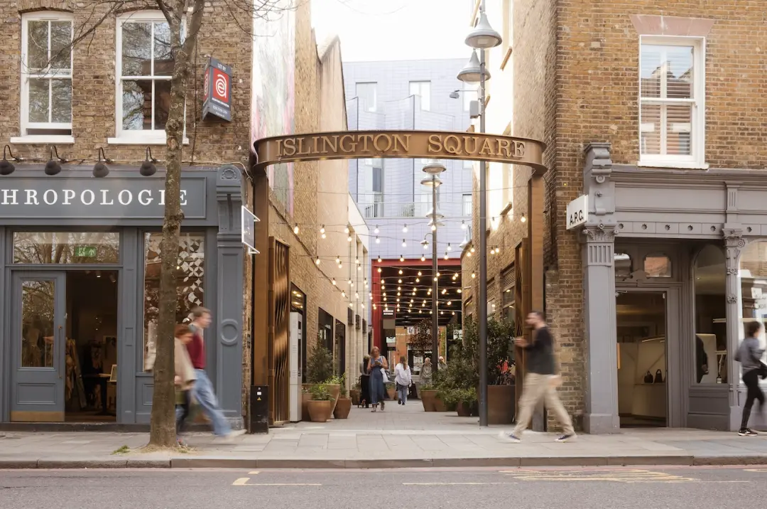 ISLINGTON SQUARE WELCOMES ‘WOOF ABOUT’ – DEDICATED DOG MARKET