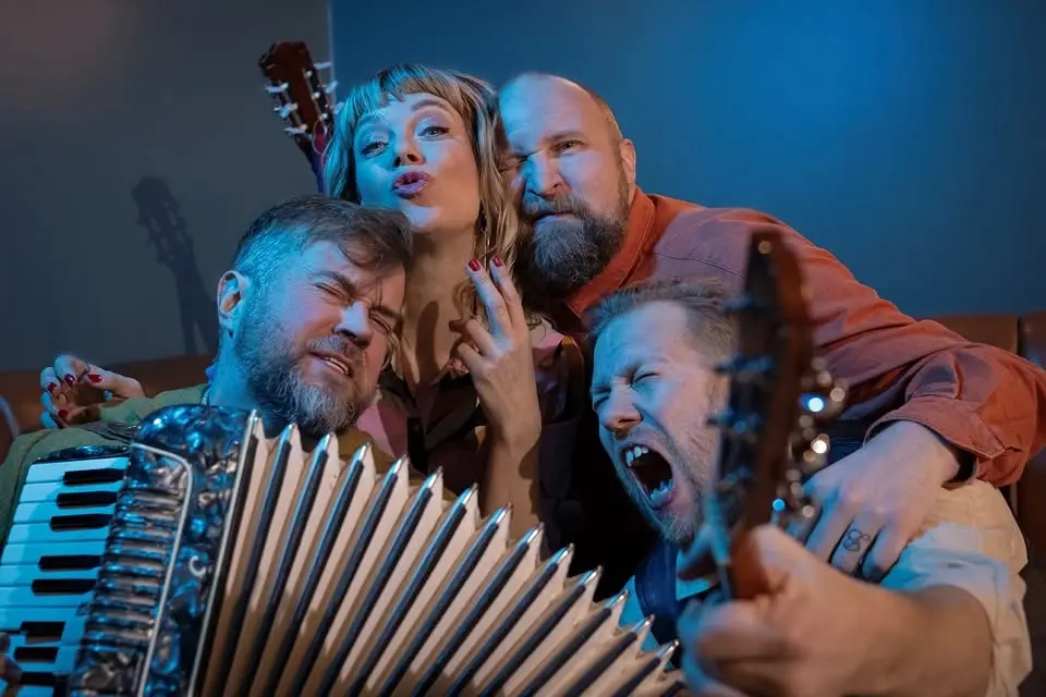 Balladeja ja hävyttömyyksiä (Paleface & Daniela Fogelholm)
