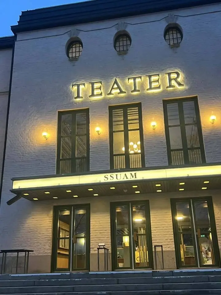 Fira utanför Kommunfullmäktige 