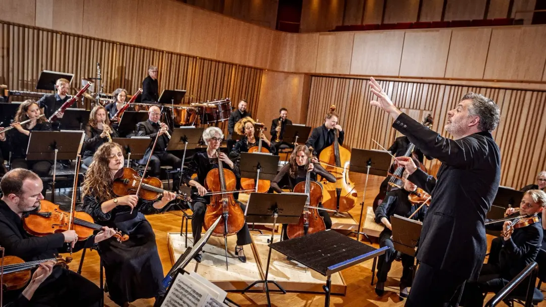MusikCaféserien - Tavlor på en utställning