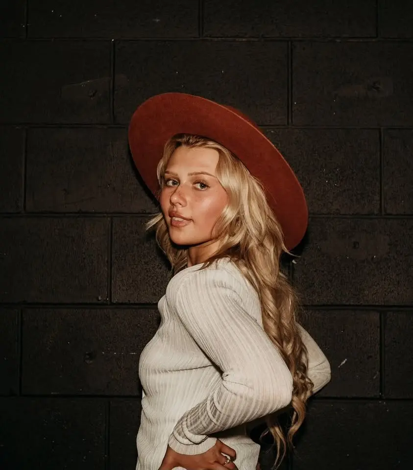 Live Music Night with Tori Lavoie