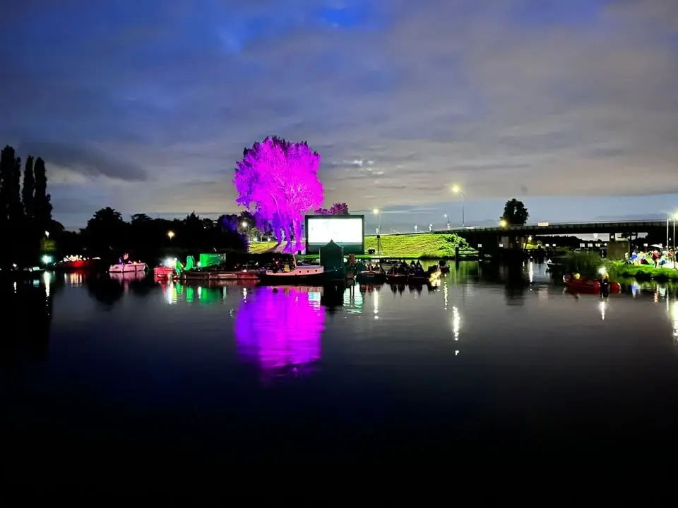 drijf  in bioscoop op het water
