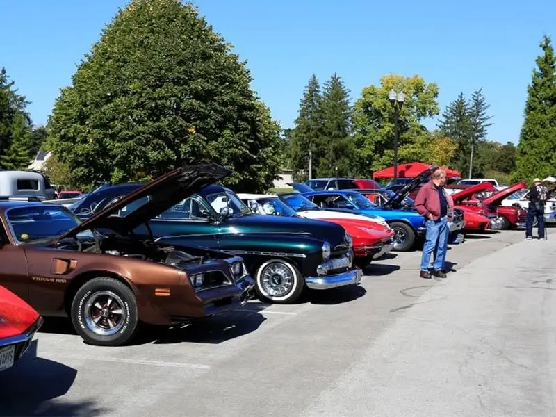 'Cruise In' Car Show