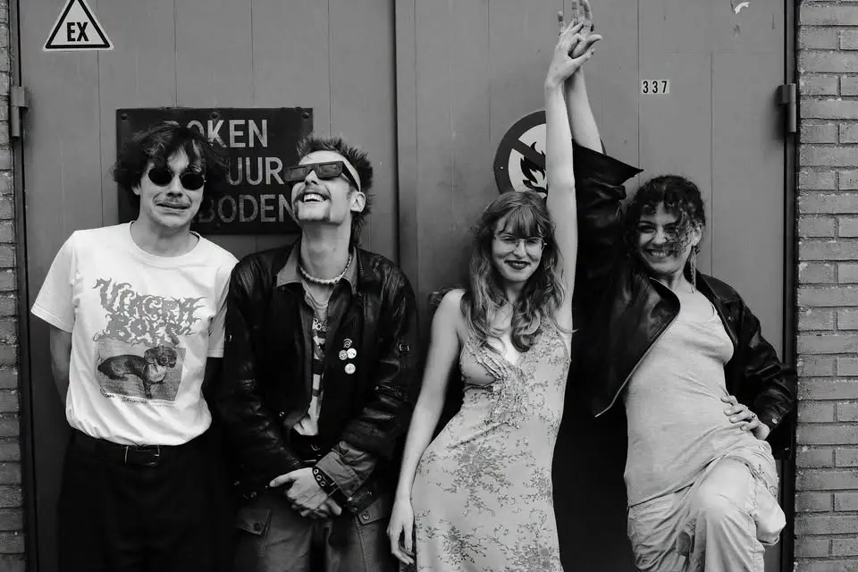 GIRLPOWER ON STAGE: CLITTEBAND + PEANUT BUTTER GOLDFISH | MUSICON, DEN HAAG