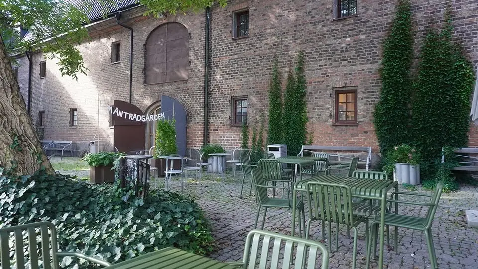 Sommarfrukost på museigården – Ulrika Lööw Nilsson om att gå i farfars fasters fotspår