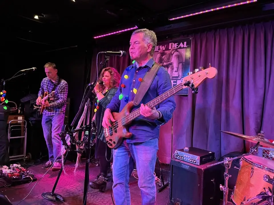 Friday Music: 49-cent Dress Band