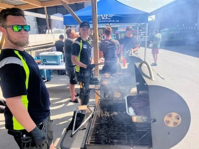 Grillat i brädgårn 