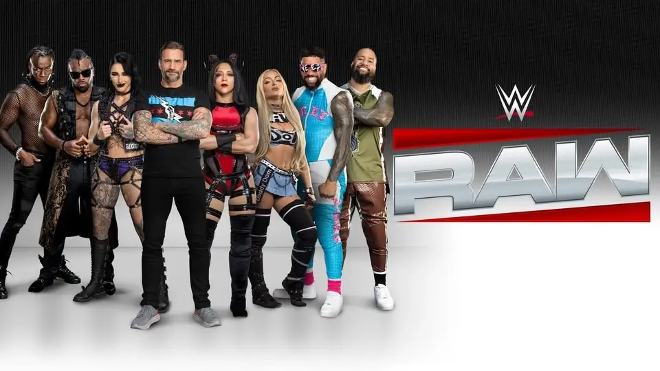 WWE - RAW vs. WWE Live