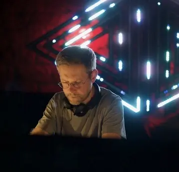 DEEP WEDNESDAYS mit Clarence