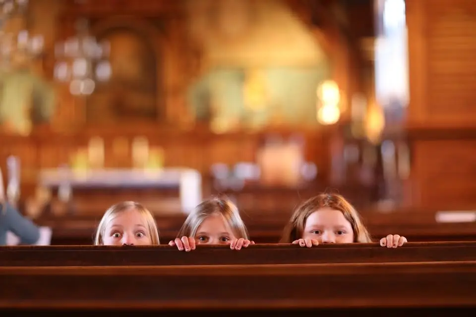 Gudstjänst med små & stora i Älta kyrka