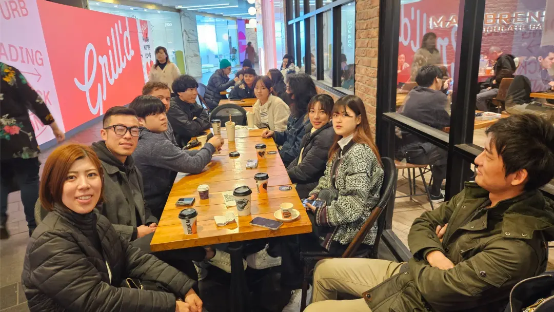 Easy conversation over ☕️🍰🍨: Relaxing vibe, Make friends, Enjoy Sat-day coffee