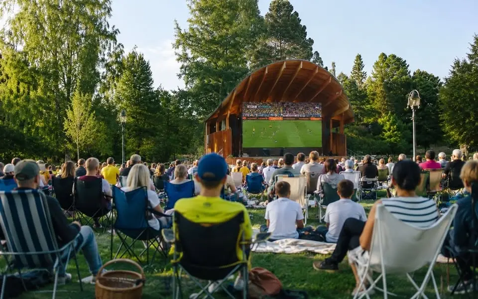Visning av Sveriges VM-match i Döbelns park